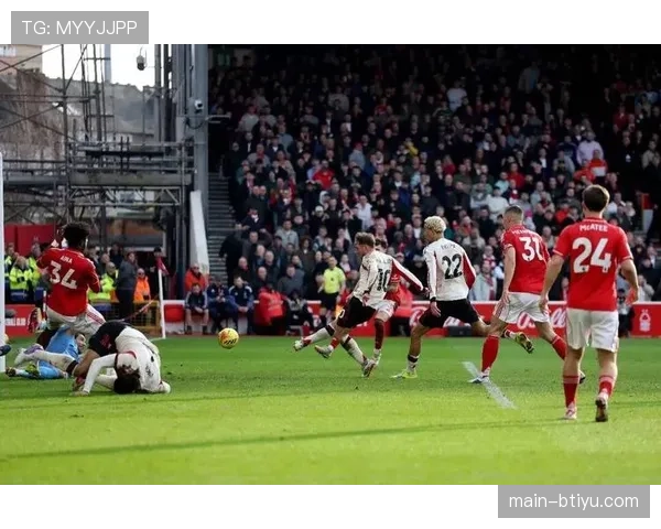 诺丁汉森林五后卫体系,佩雷拉首秀试图限制萨拉赫边路突破